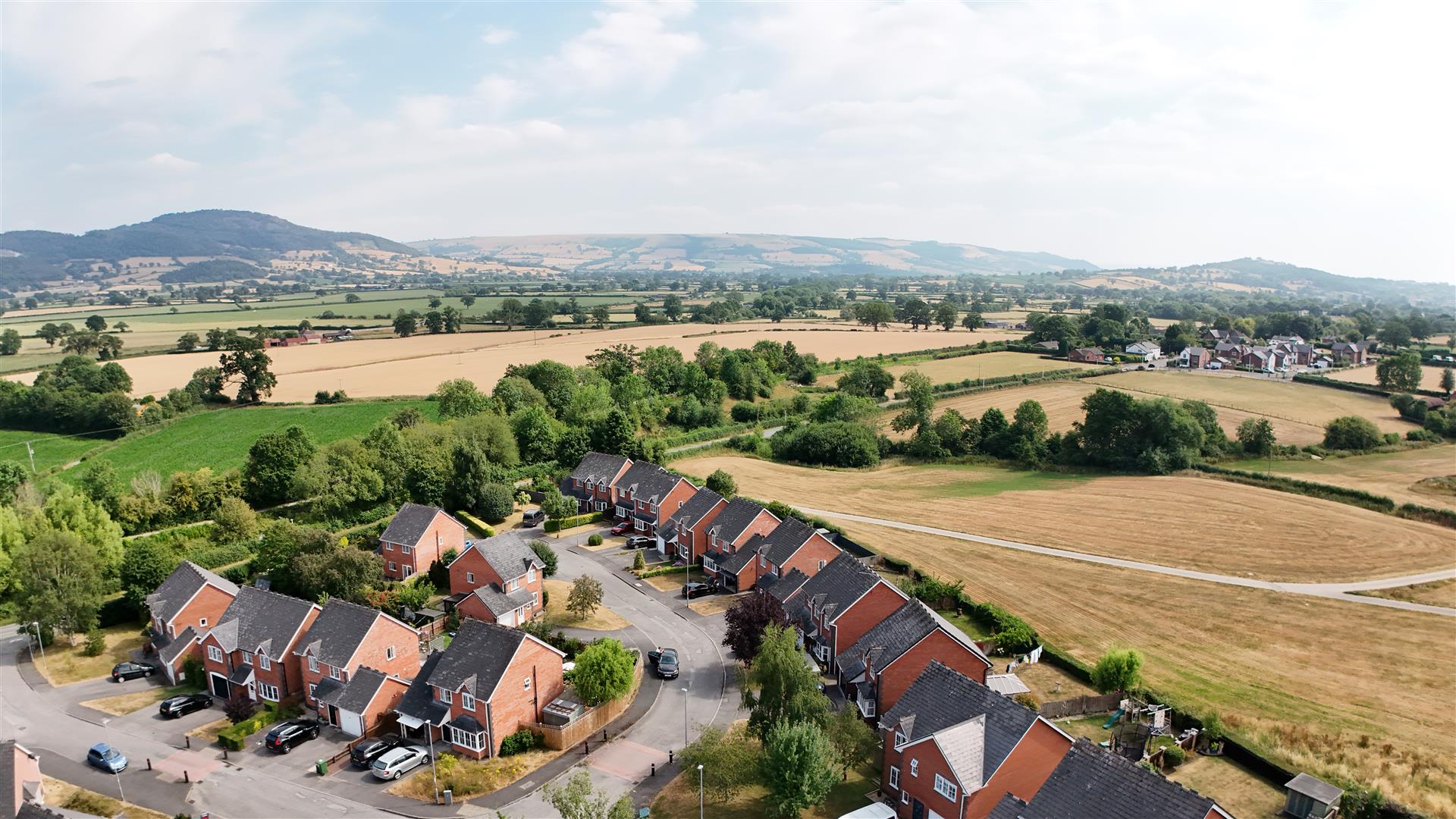 25 Llwyn Perthi, Arddleen, SY22 6QX For Sale